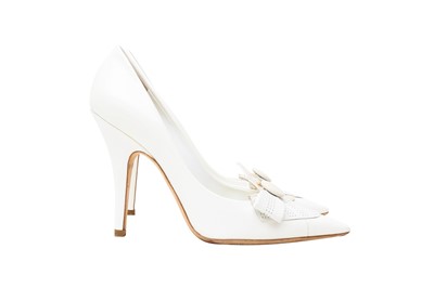 Lot 286 - Louis Vuitton White Applique Heeled Pump - Size 37.5