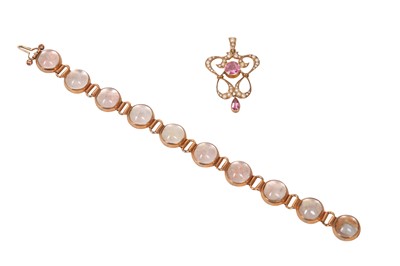 Lot 16 - A PENDANT AND A BRACELET