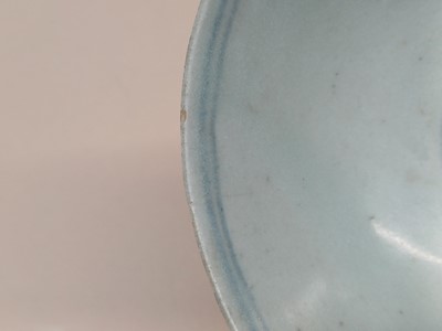 Lot 447 - A CHINESE BLUE AND WHITE DISH, BOWL AND A SAUCE BOAT