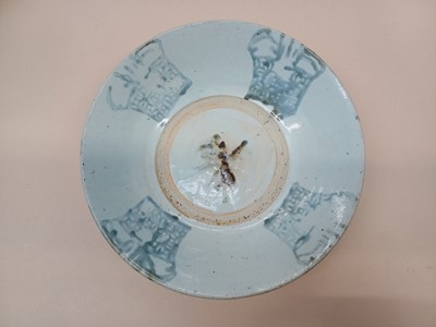 Lot 447 - A CHINESE BLUE AND WHITE DISH, BOWL AND A SAUCE BOAT