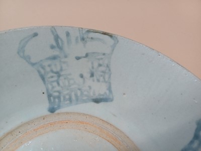Lot 447 - A CHINESE BLUE AND WHITE DISH, BOWL AND A SAUCE BOAT