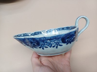 Lot 447 - A CHINESE BLUE AND WHITE DISH, BOWL AND A SAUCE BOAT