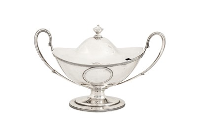 Lot 427 - A George III sterling silver sauce tureen, London 1795 by Samuel Godbehere and Edward Wigan