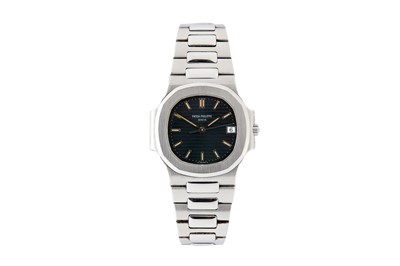 Lot 4 - PATEK PHILIPPE NAUTILUS STAINLESS STEEL BRACELET WATCH WITH DATE