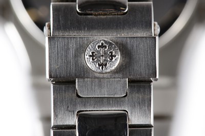 Lot 4 - PATEK PHILIPPE NAUTILUS STAINLESS STEEL BRACELET WATCH WITH DATE