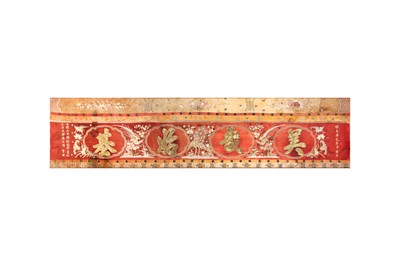 Lot 31 - A LARGE FRAMED CHINESE EMBROIDERED SILK PANEL