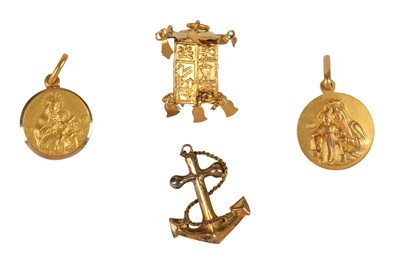 Lot 29 - A GROUP OF FOUR PENDANTS
