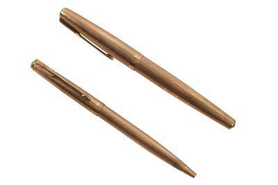 Lot 77 - A PAIR OF GOLD PARKER PENS