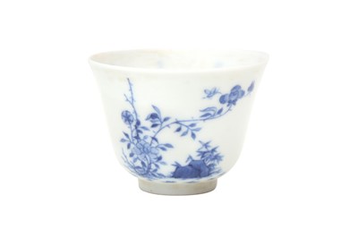 Lot 645 - A CHINESE BLUE AND WHITE 'MONTH' CUP