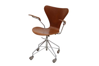 Lot 145 - ARNE JACOBSEN (DANISH 1902-1971) FOR FRITZ HANSEN