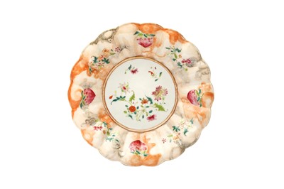 Lot 3 - A CHINESE EXPORT FAMILLE-ROSE FOLIATE DISH