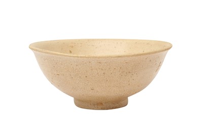 Lot 823 - A CHINESE WHITE-GLAZED BOWL
