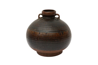 Lot 679 - A THAI SAWANKHALOK BROWN-GLAZED JAR
