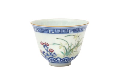Lot 157 - A CHINESE FAMILLE-ROSE 'WILD ORCHID' CUP