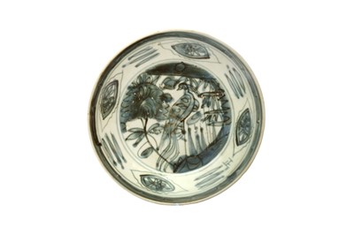 Lot 635 - A CHINESE ZHANGZHOU (SWATOW) BLUE AND WHITE DISH