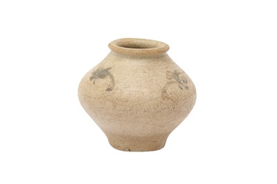 Lot 636 - A CHINESE BLUE AND WHITE WATER POT