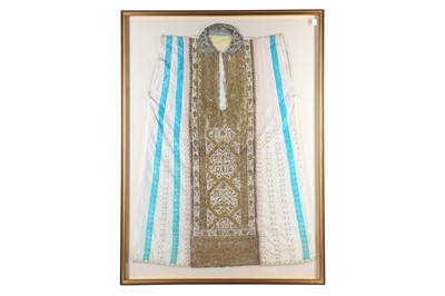 Lot 306 - AN INDIAN INSPIRED SILK OVERCOAT