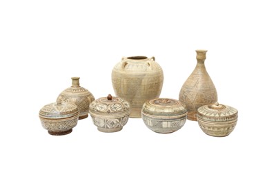 Lot 675 - A GROUP OF THAI CERAMICS