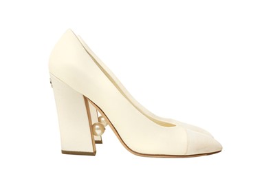 Lot 59 - Chanel White CC Block Heeled Pump - Size 41.5