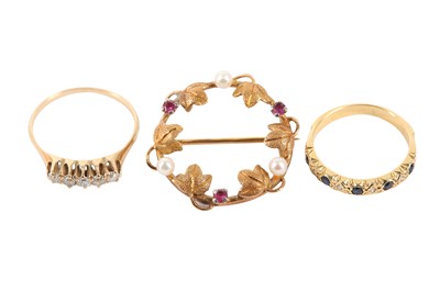 Lot 24 - TWO RINGS AND A BROOCH