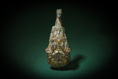 Lot 54 - A CHINESE GOLD- AND SILVER-INLAID BRONZE GARMENT HOOK, DAIGOU