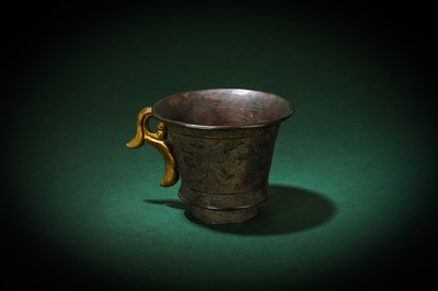 Lot 112 - A CHINESE PARCEL-GILT SILVER CUP