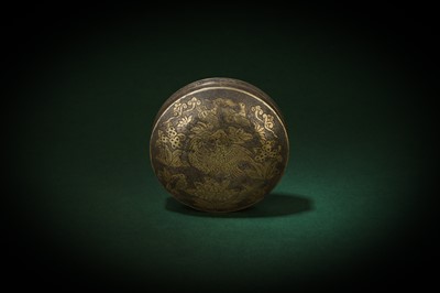 Lot 114 - A CHINESE PARCEL-GILT SILVER 'MANDARIN DUCK' BOX AND COVER
