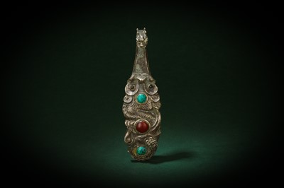 Lot 188 - A CHINESE INLAID BRONZE BELT HOOK, DAIGOU