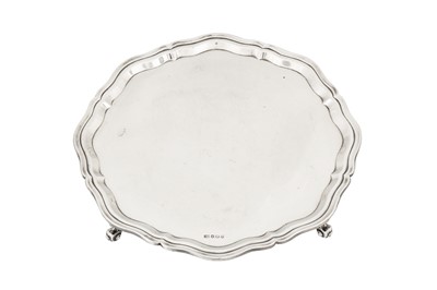 Lot 310 - An Elizabeth II sterling silver salver, Sheffield 1962 by E Viner