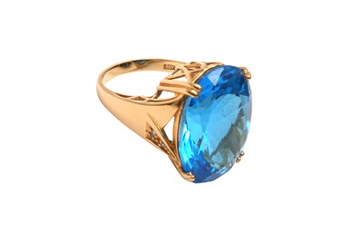 Lot 97 - A TOPAZ AND DIAMOND RING