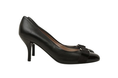 Lot 405 - Salvatore Ferragamo Black Rochea Vara Bow Heeled Pump - Size UK 5