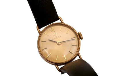 Lot 116 - A 9CT YELLOW GOLD OMEGA LADIES WRISTWATCH