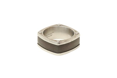 Lot 358 - Mont Blanc Men's Contemporary Square Ring
