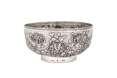 Lot 158 - An early 20th century Chinese export silver bowl, Canton circa 1910 possibly by Zhu Ji, retailed by Luen Wo of Shanghai