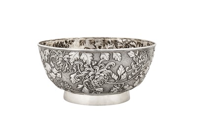 Lot 162 - A late 19th century Chinese export silver bowl, Canton circa 1890 by Qiu Ji, retailed by Wang Hing