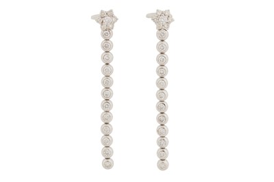 Lot 289 - A PAIR OF DIAMOND PENDENT EARRINGS