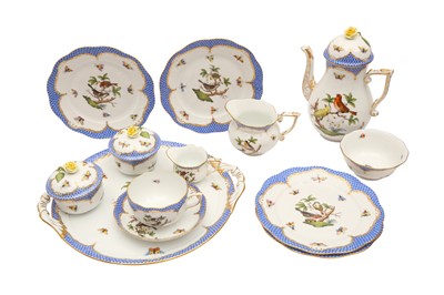 Lot 216 - A HEREND PORCELAIN ROTHSCHILD PORCELAIN SET WITH BLUE SCALE BORDER