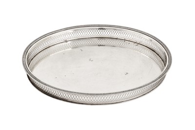 Lot 198 - A mid-20th century Italian 800 standard silver tray, Padova by Cappelletto
