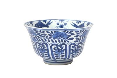 Lot 521 - A CHINESE BLUE AND WHITE 'FISH' BOWL