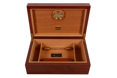 Lot 541 - A MAHOGANY HUMIDOR