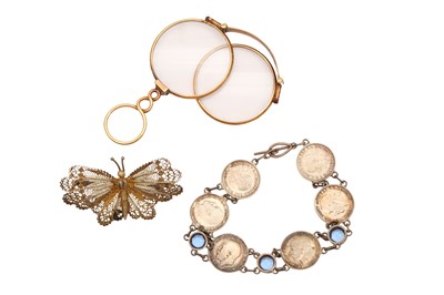 Lot 63 - A SMALL JEWELLERY GROUP