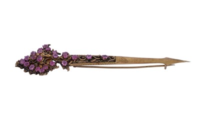Lot 162 - A SRI LANKAN GEM-SET PARCEL-GILT SILVER HAIRPIN (KONDAKOORA)