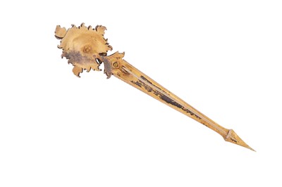 Lot 162 - A SRI LANKAN GEM-SET PARCEL-GILT SILVER HAIRPIN (KONDAKOORA)