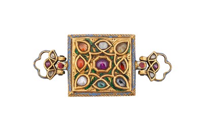 Lot 201 - A MINIATURE POLYCHROME ENAMELLED GOLD NINE-GEM (NAVRATNA) ARMLET (BAZUBAND)