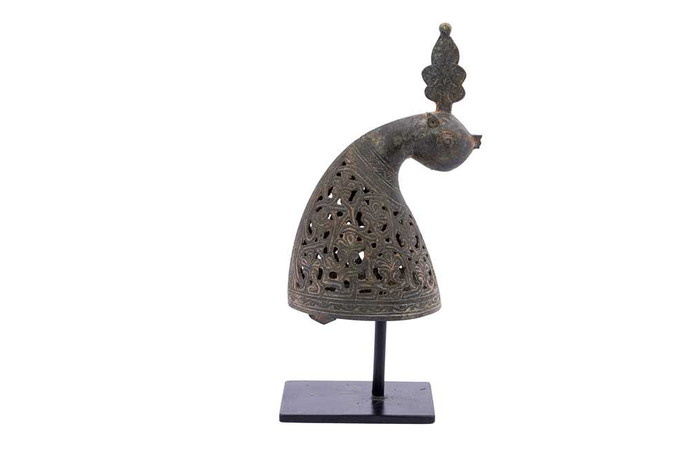 Lot 346 - AN OPENWORK BRONZE ZOOMORPHIC INCENSE BURNER HEAD