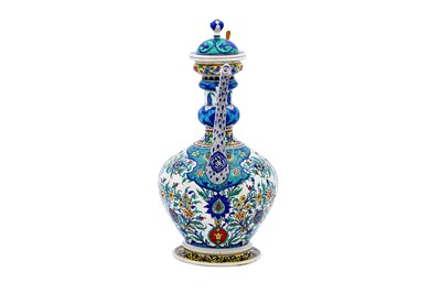 Lot 405 - AN IZNIK-STYLE POLYCHROME-PAINTED SAMSON POTTERY SPOUTED EWER