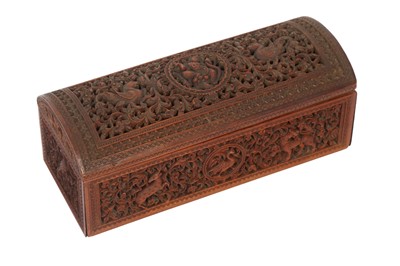Lot 122 - A CARVED AND PIERCED SANDALWOOD LIDDED BOX WITH KALINGA NARDHANA