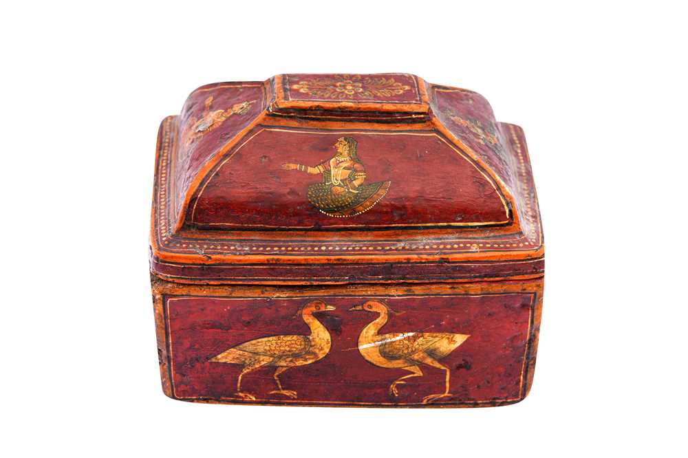 Lot 195 - A POLYCHROME-PAINTED LACQUERED PAPIER-MÂCHÉ PANDAN BOX