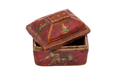 Lot 195 - A POLYCHROME-PAINTED LACQUERED PAPIER-MÂCHÉ PANDAN BOX