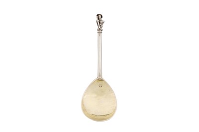 Lot 488 - A James I sterling silver apostle spoon, London 1610 possibly by John Lovejoy (1565/6- 1612)